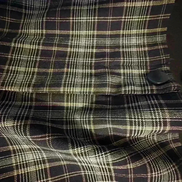 Size 18W Plaid pants / legging style with snap and zip closure. - Picture 4 of 10